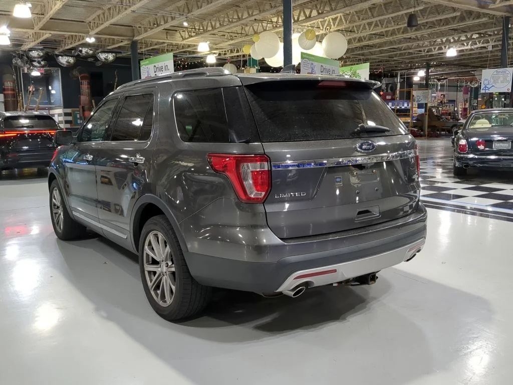 Used 2017 Gray Ford Limited image 10