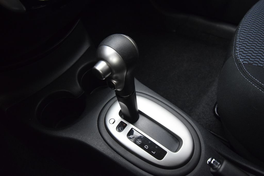 Used 2015 Black Nissan SL image 18