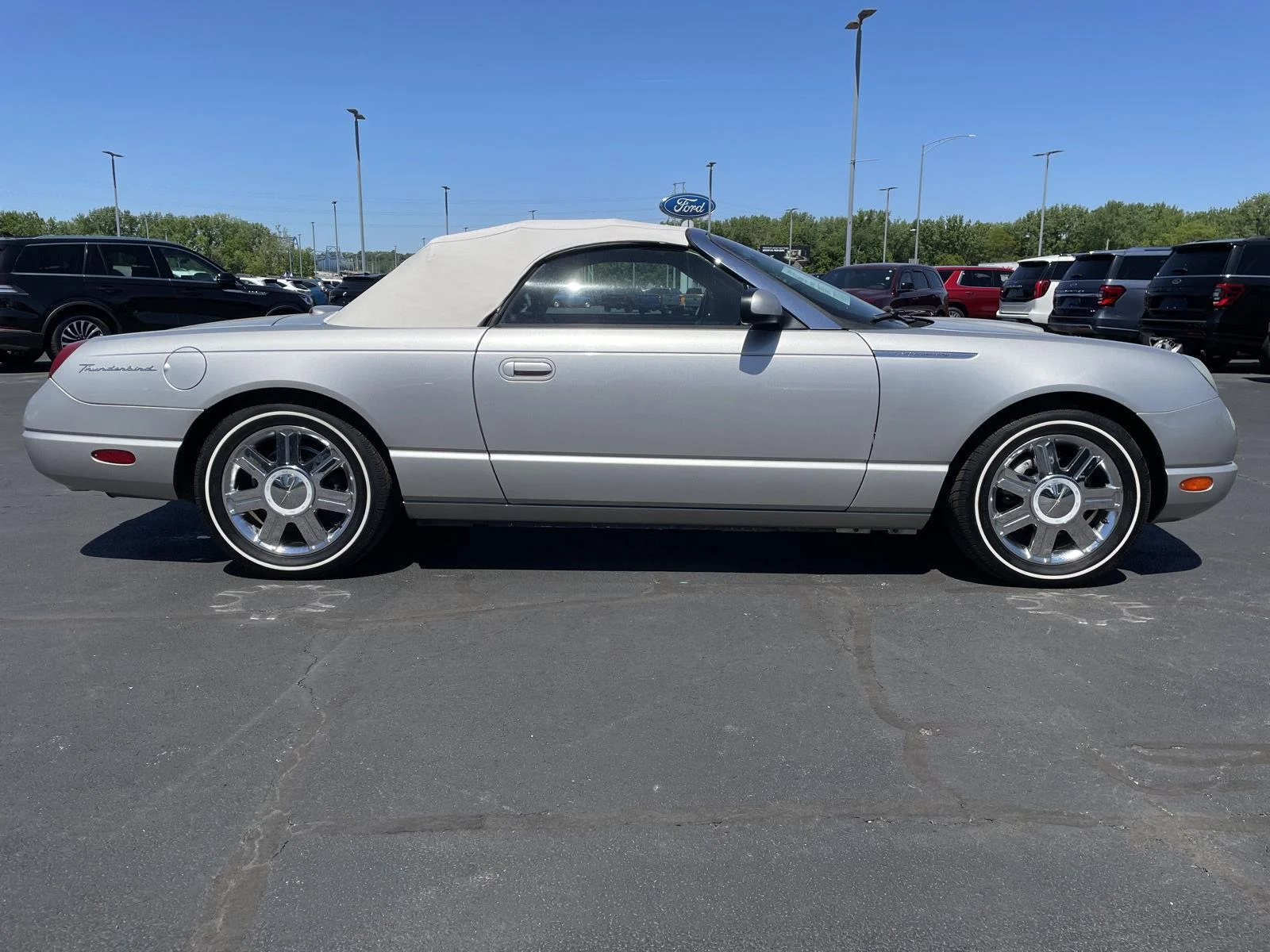 Used 2005 Platinum Silver Ford Deluxe image 6