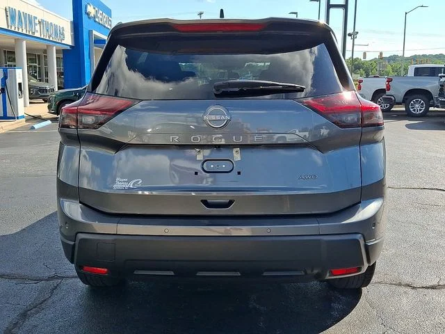 Used 2024 Gray Nissan S image 5