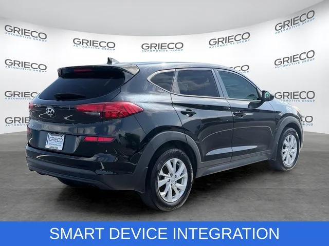 Used 2020 Black Hyundai SE image 7