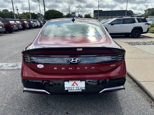 Used 2024 Red Hyundai SEL image 5