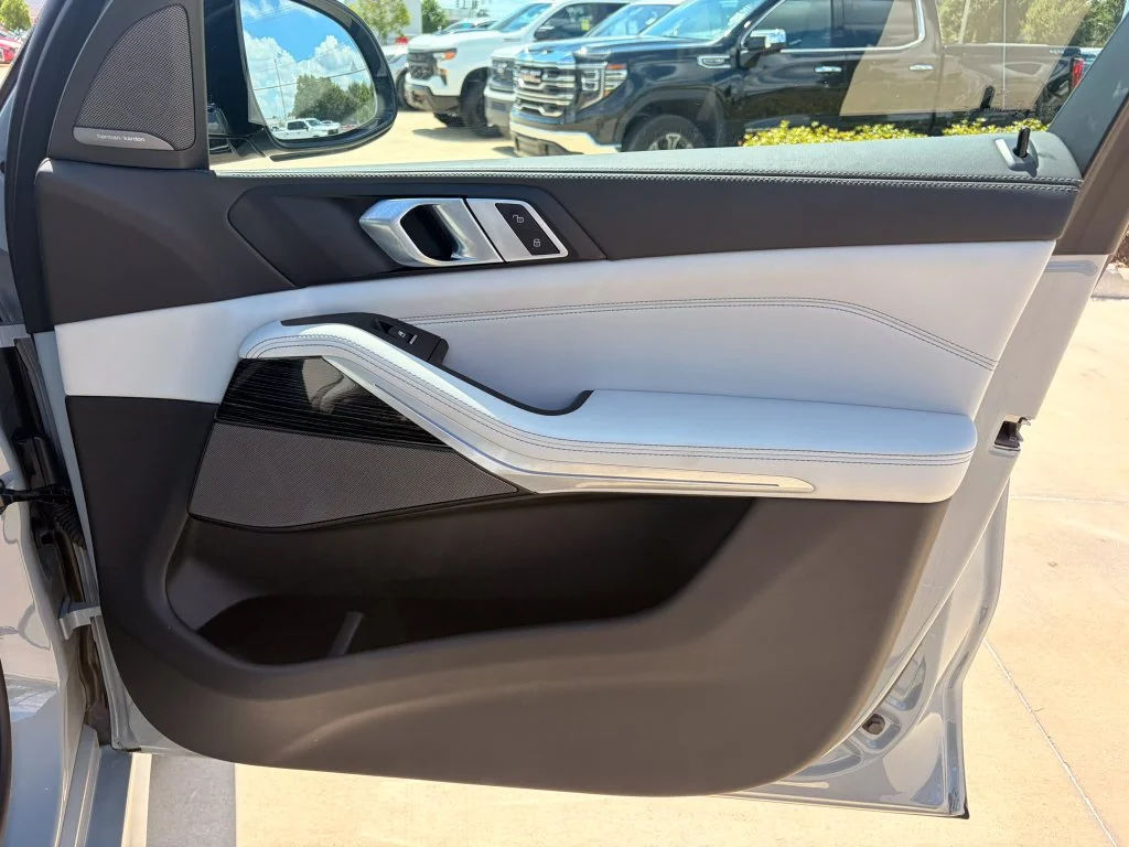 Used 2026 Gray BMW sDrive40i image 17