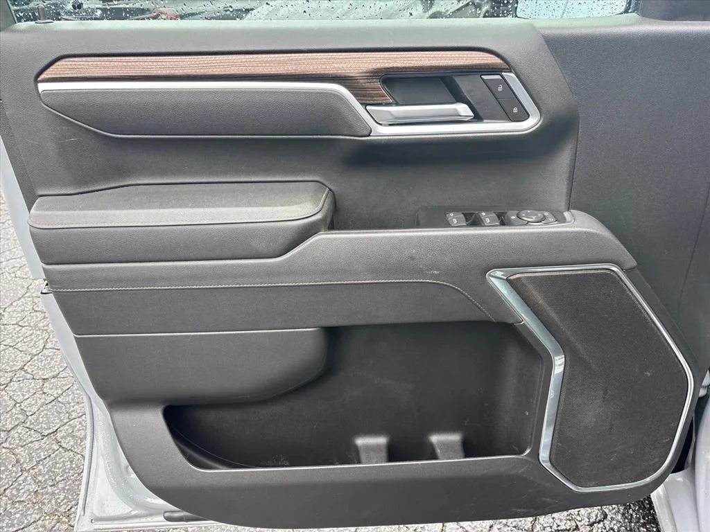 Used 2025 Gray Chevrolet RST image 25