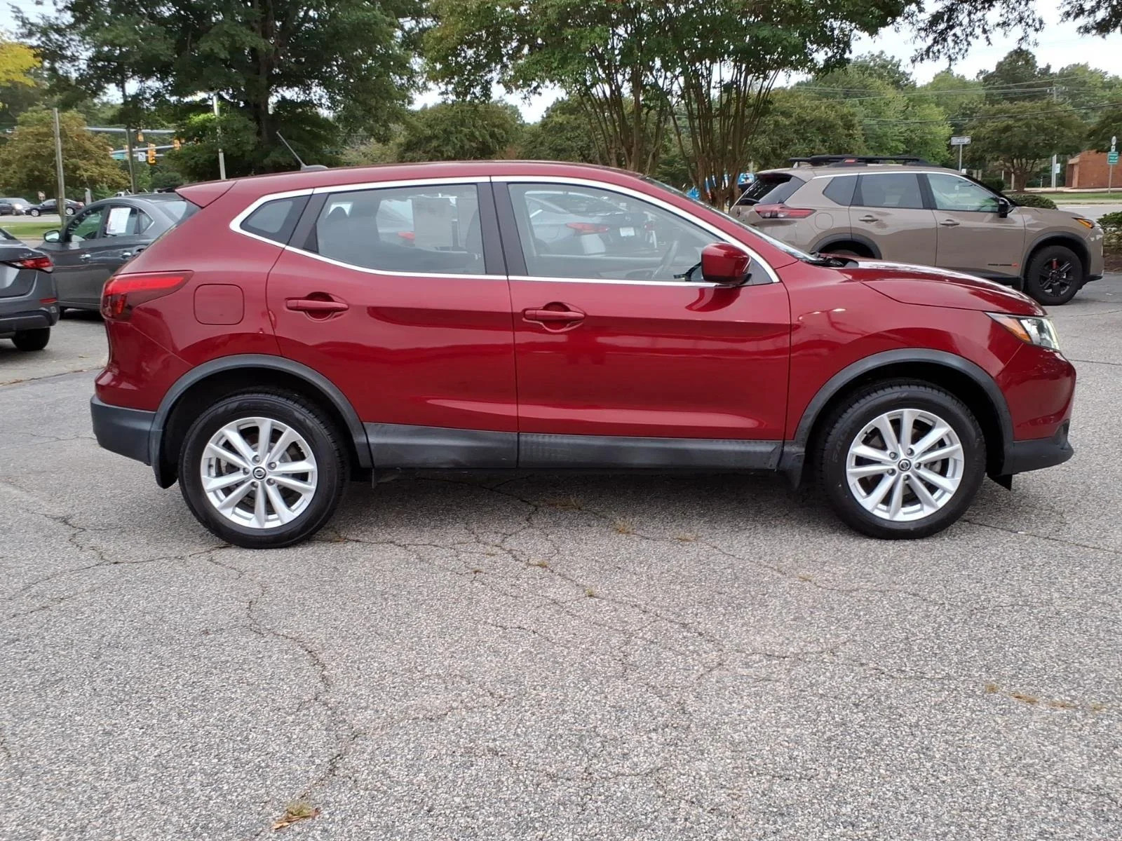 Used 2019 Scarlet Ember Tintcoat Nissan S image 6