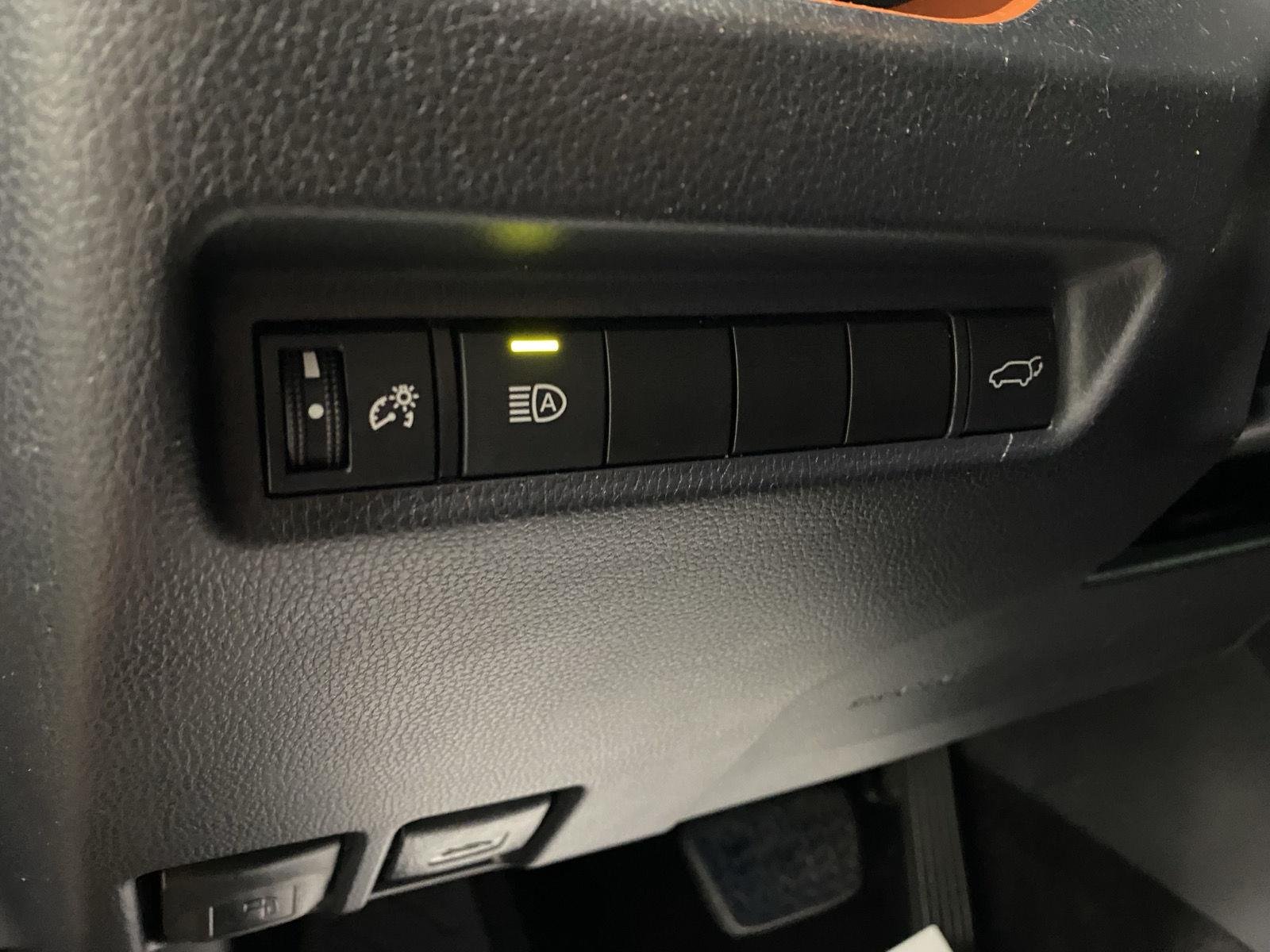 Used 2019 Ruby Flare Pearl Toyota Adventure image 19