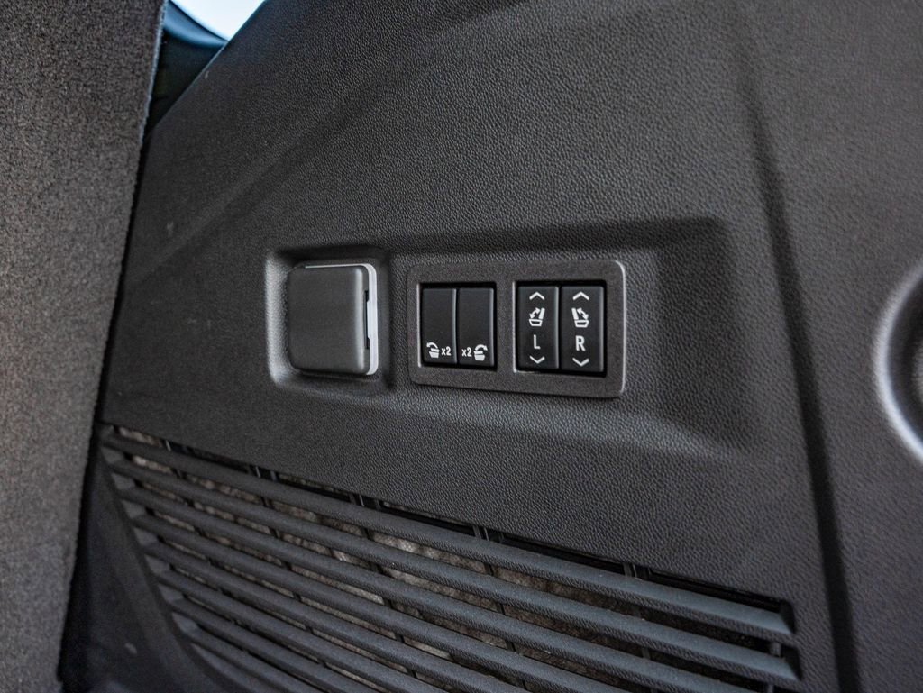 Used 2024 Summit White Chevrolet RST image 41