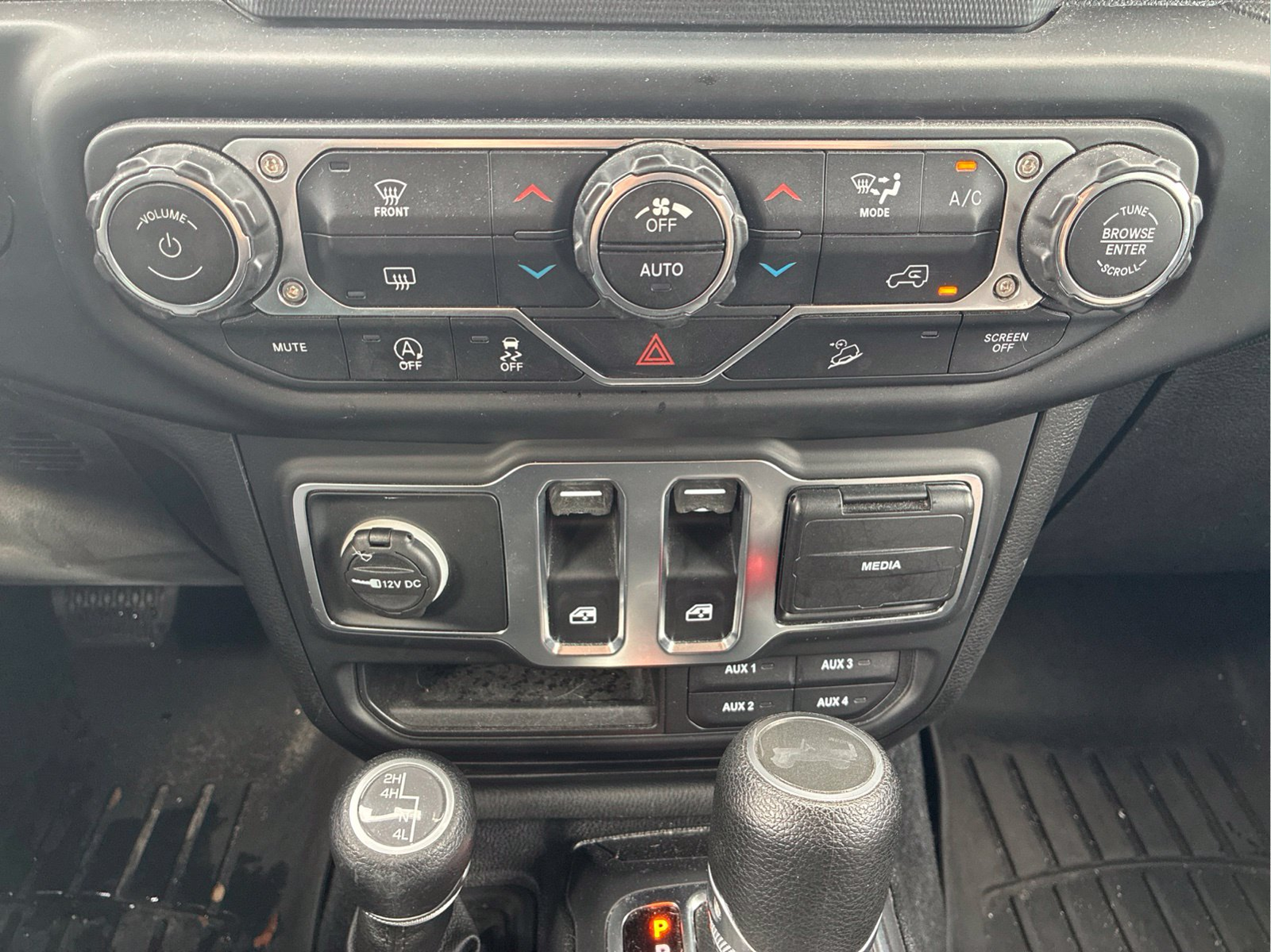 Used 2021 Silver Jeep Sport S image 27