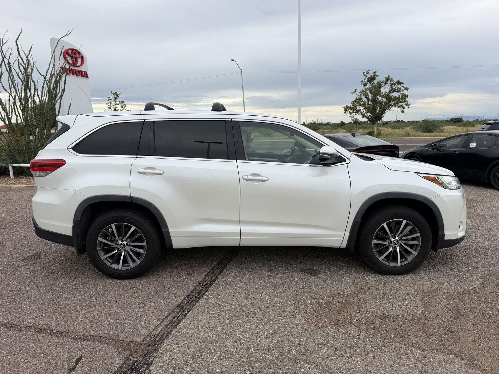 Used 2017 Blizzard Pearl Toyota XLE image 6