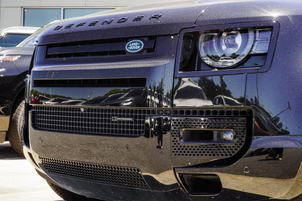 Used 2023 Black Land Rover X-Dynamic SE image 2