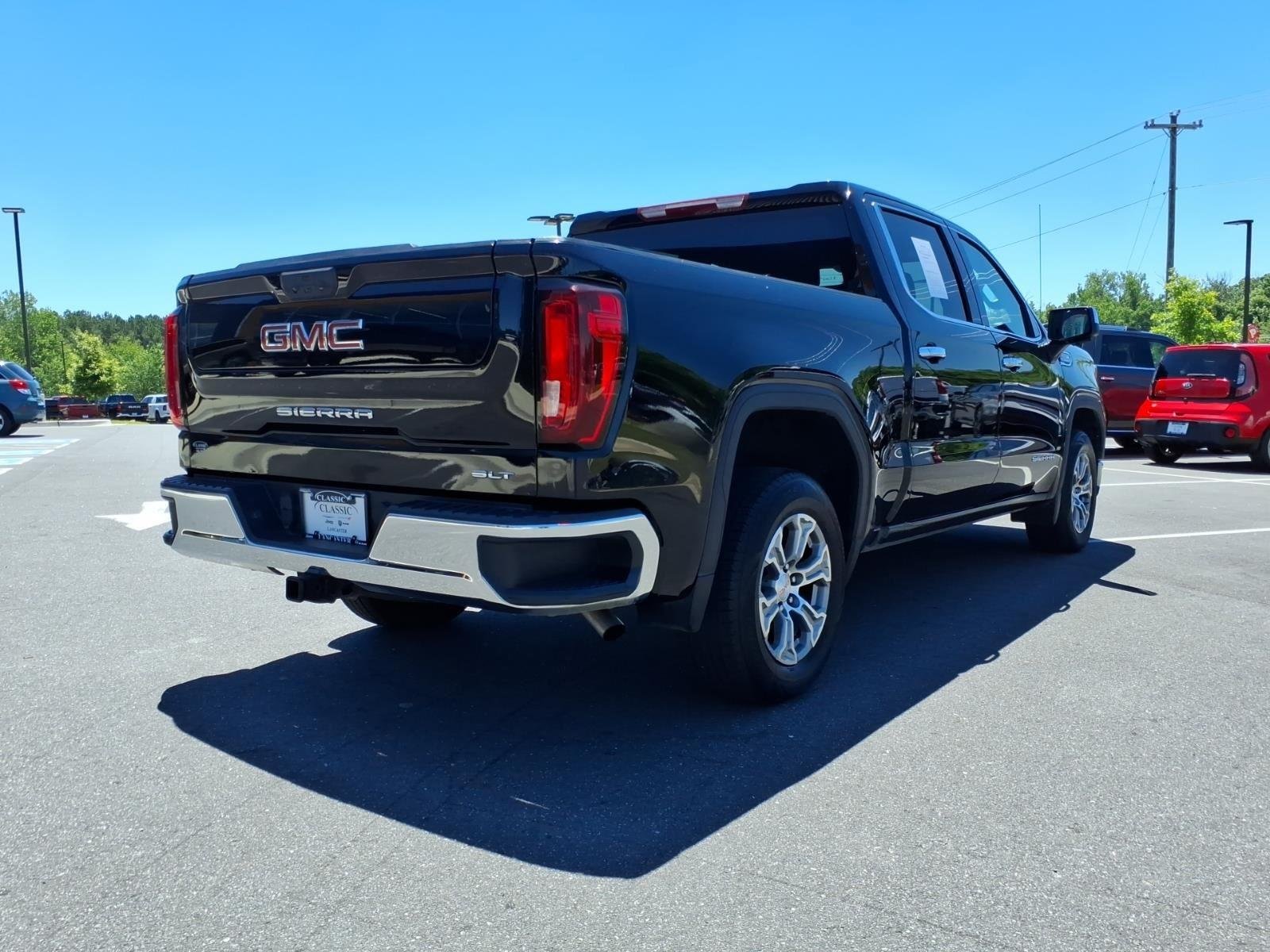 Used 2025 Onyx Black GMC SLT image 2