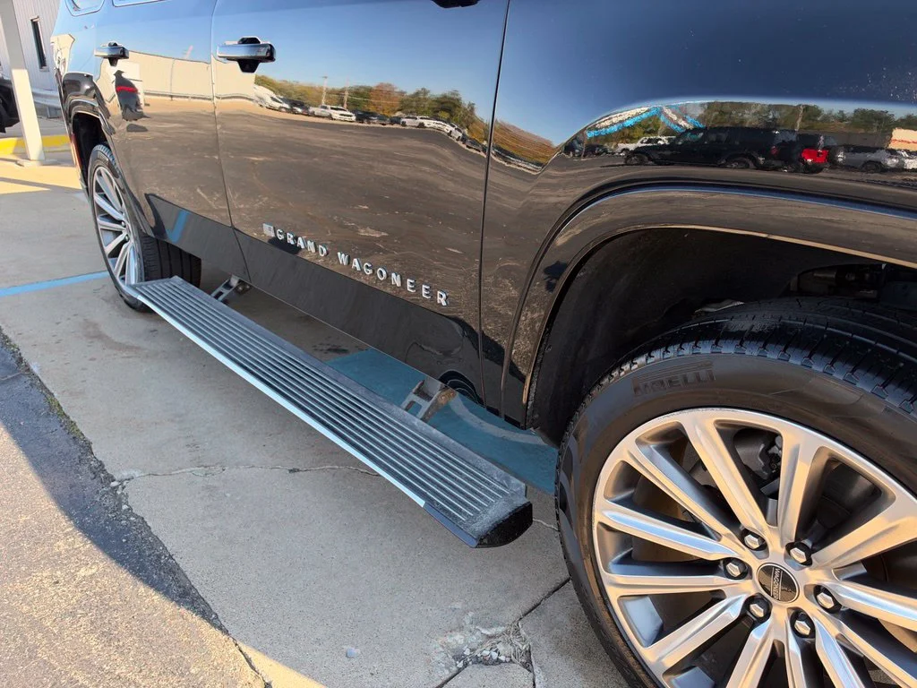 Used 2025 Black Jeep Base image 8