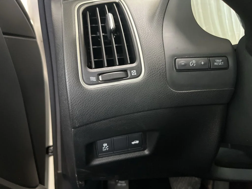 Used 2018 White INFINITI 3.0t LUXE image 15
