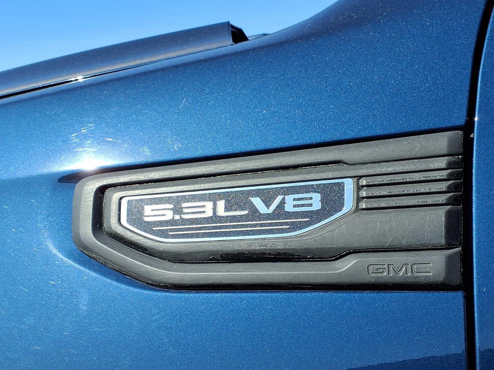 Used 2021 Pacific Blue Metallic GMC Elevation image 2