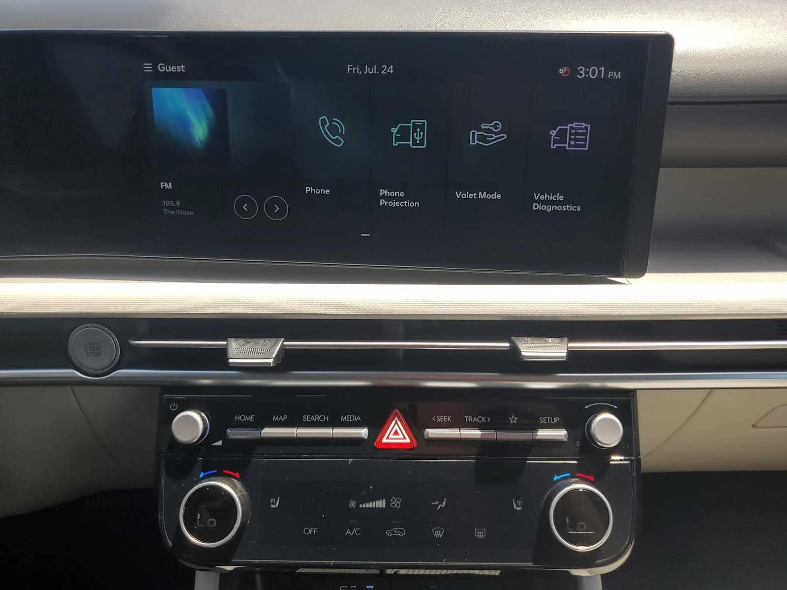Used 2025 White Hyundai SEL image 17