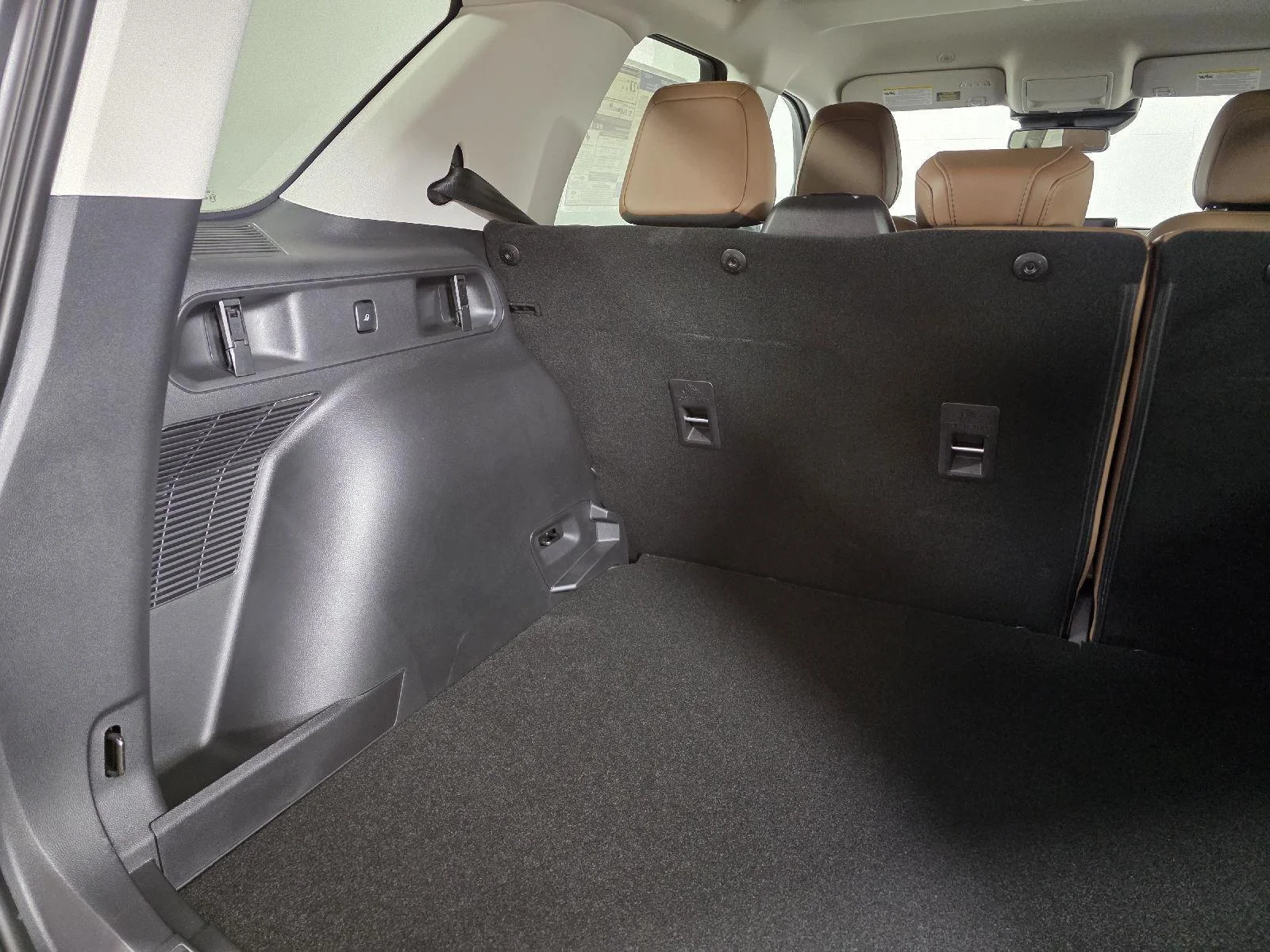 Used 2025 Carbonized Gray Metallic Ford Outer Banks image 8