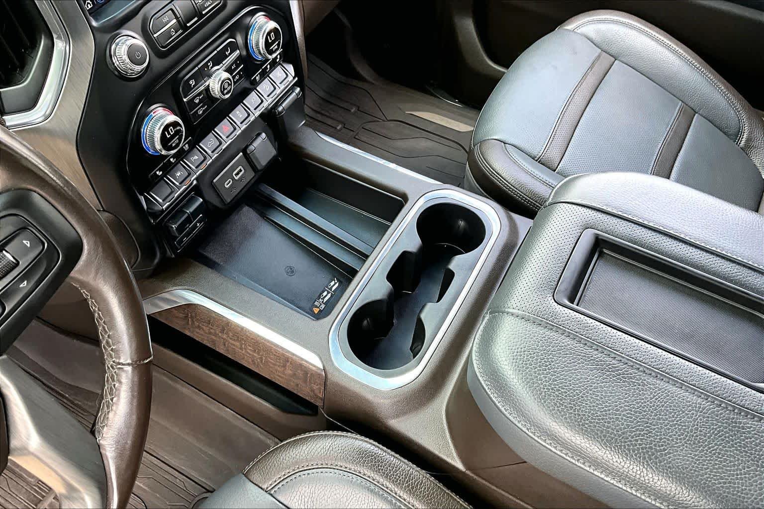 Used 2022 White Frost Tricoat GMC Denali image 17