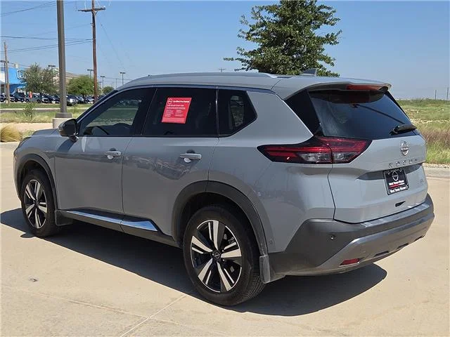 Used 2023 Gray Nissan SL image 3