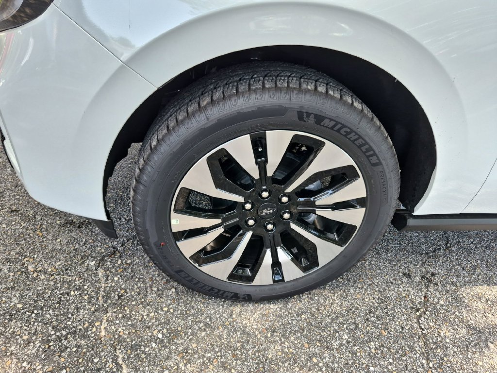 New 2027 Star White Metallic Tri-Coat Ford MAX Platinum image 12