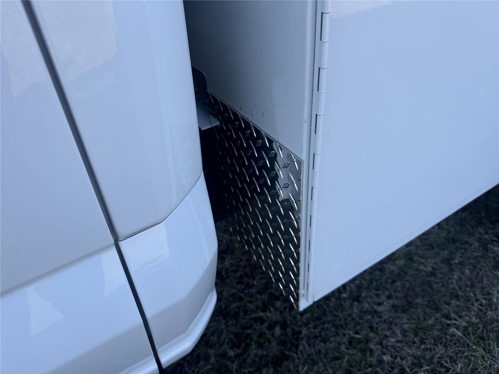New 2026 Oxford White Ford XL image 11