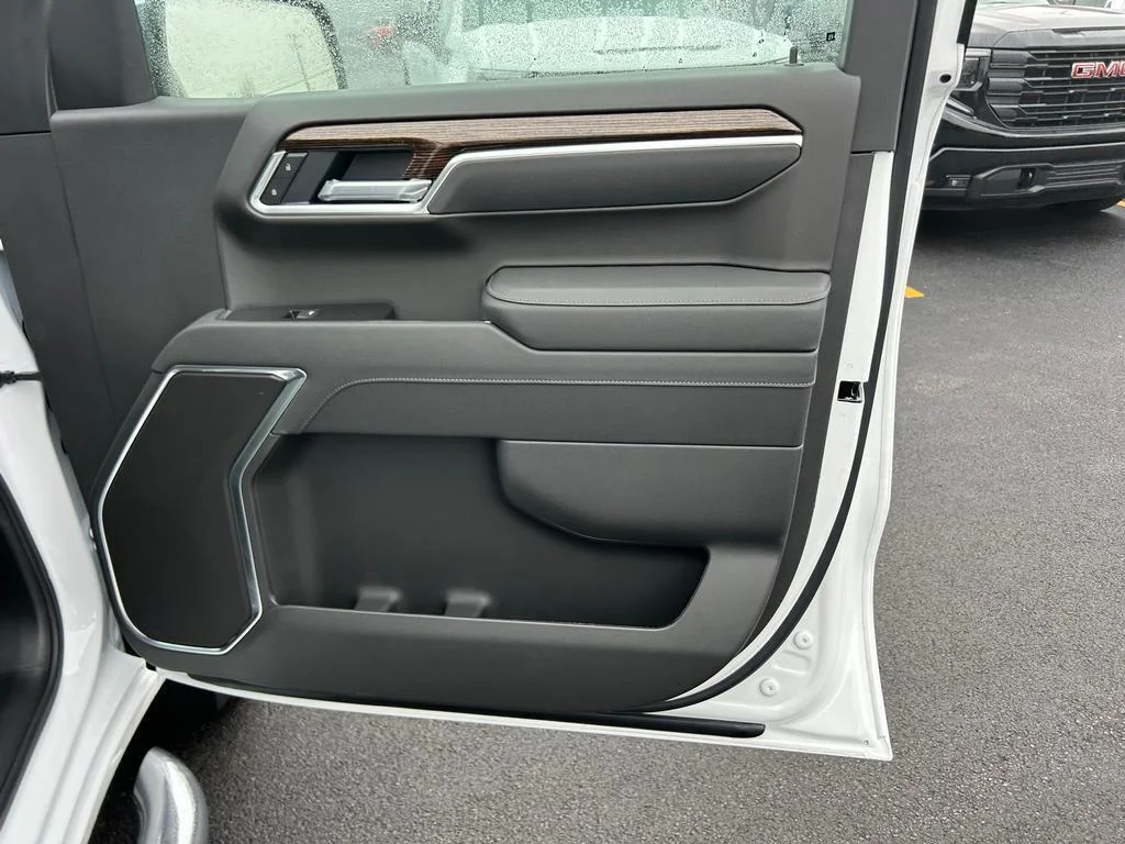New 2026 Summit White GMC SLE image 18