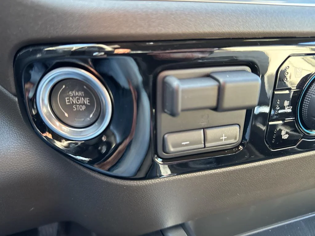 2025 Chevrolet Silverado 1500 LTZ - Photo 25