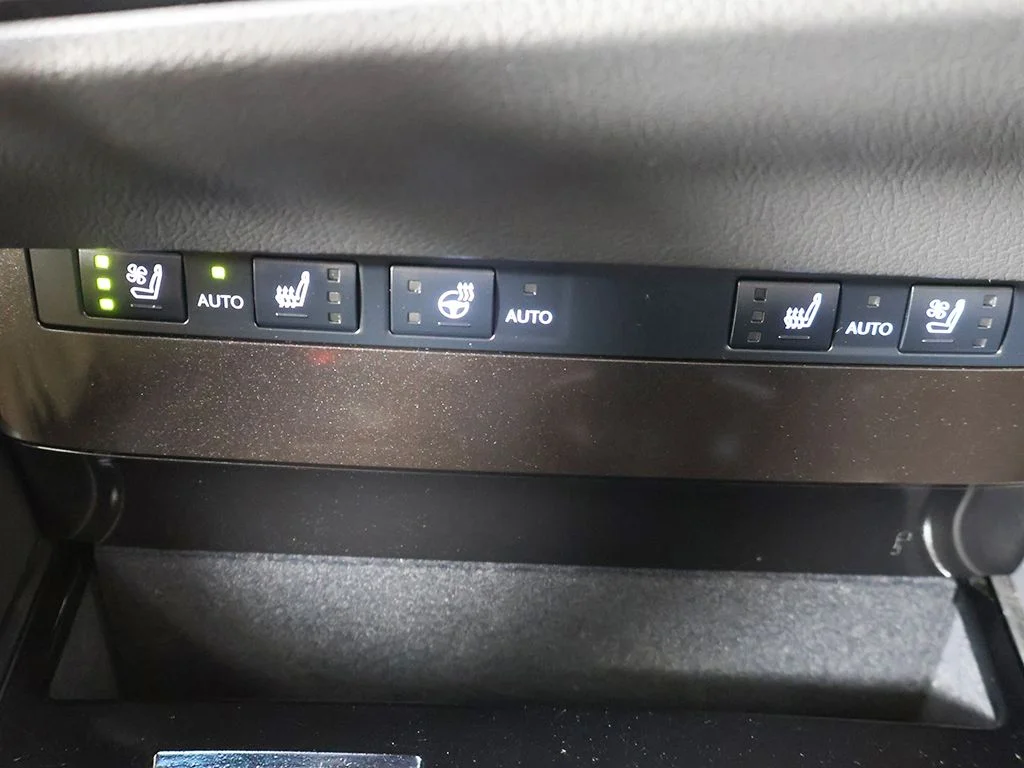 Used 2023 White Lexus 300h image 47