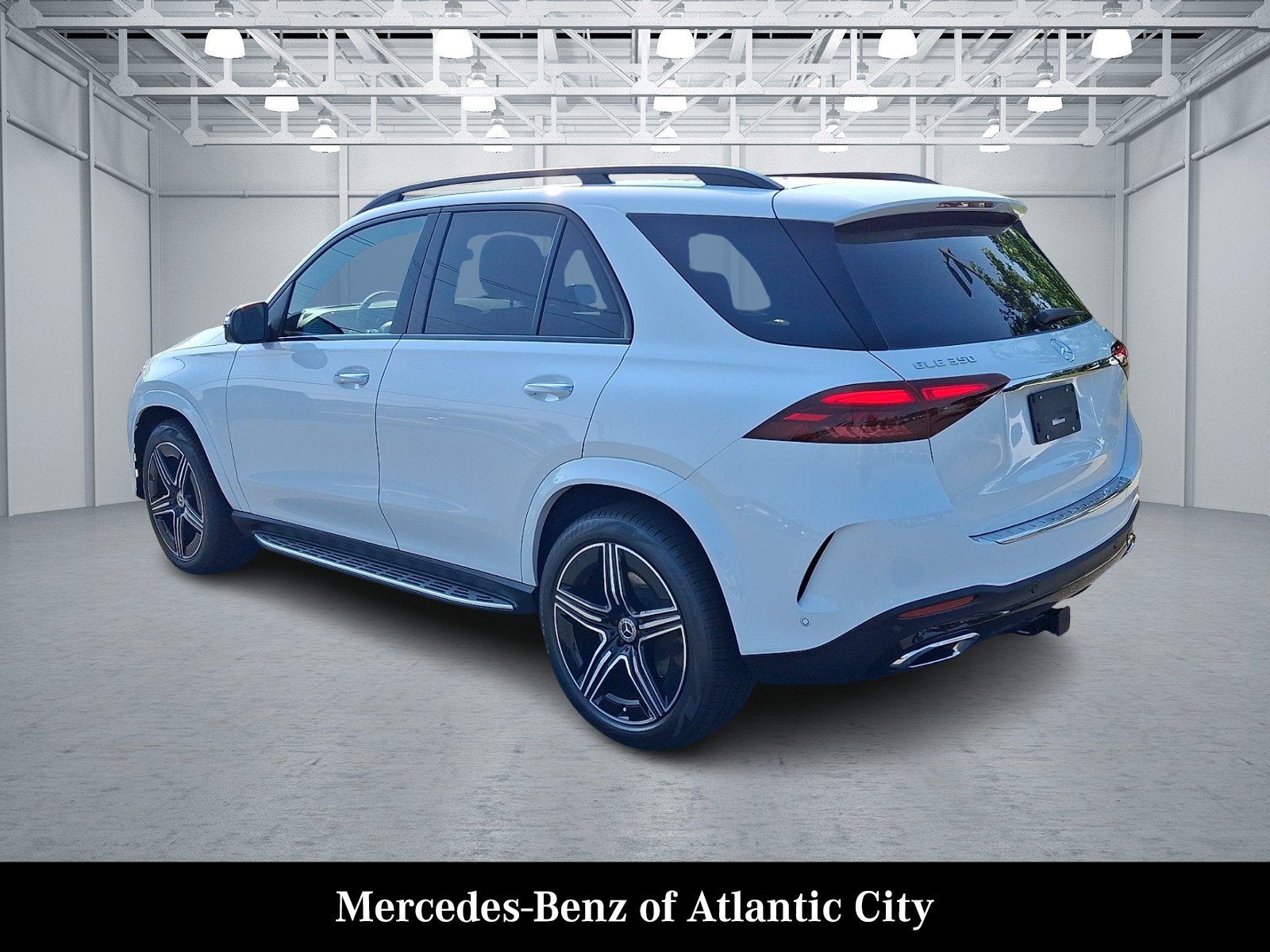 New 2026 MANUFAKTUR Moonlight White Metallic Mercedes-Benz GLE 350 image 3