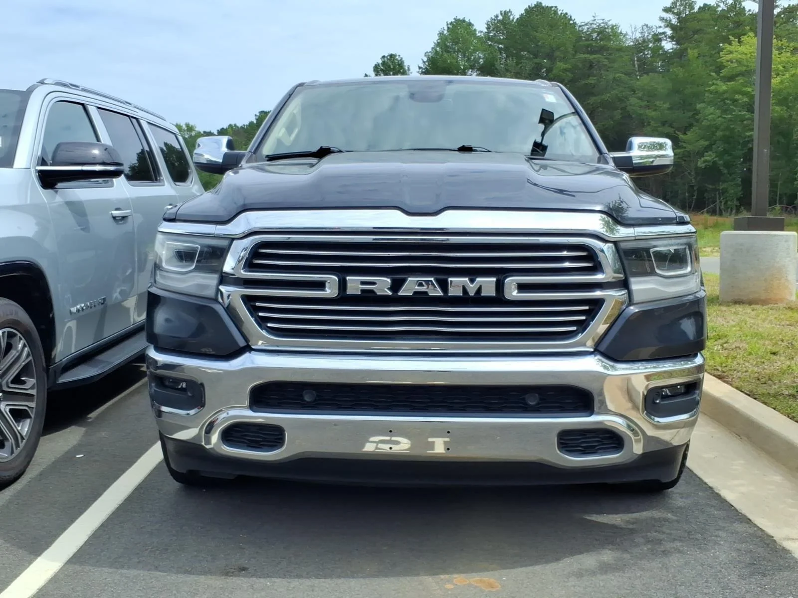 Used 2019 Patriot Blue Pearlcoat Ram Laramie image 4