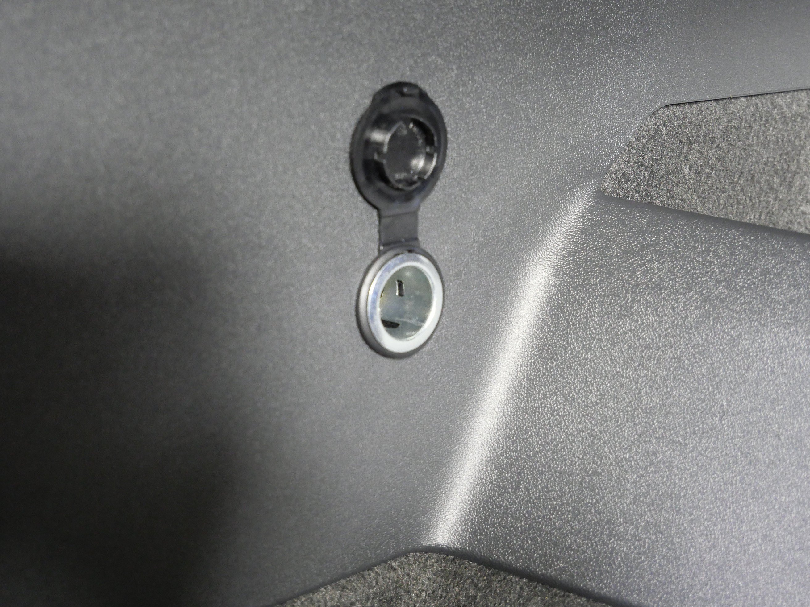 Used 2025 Sandstone Volkswagen SE R-Line Black image 19