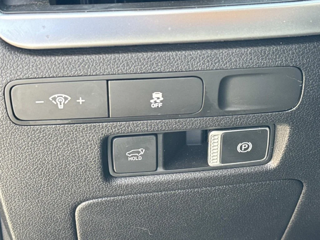 Used 2025 Gray Hyundai SEL image 34