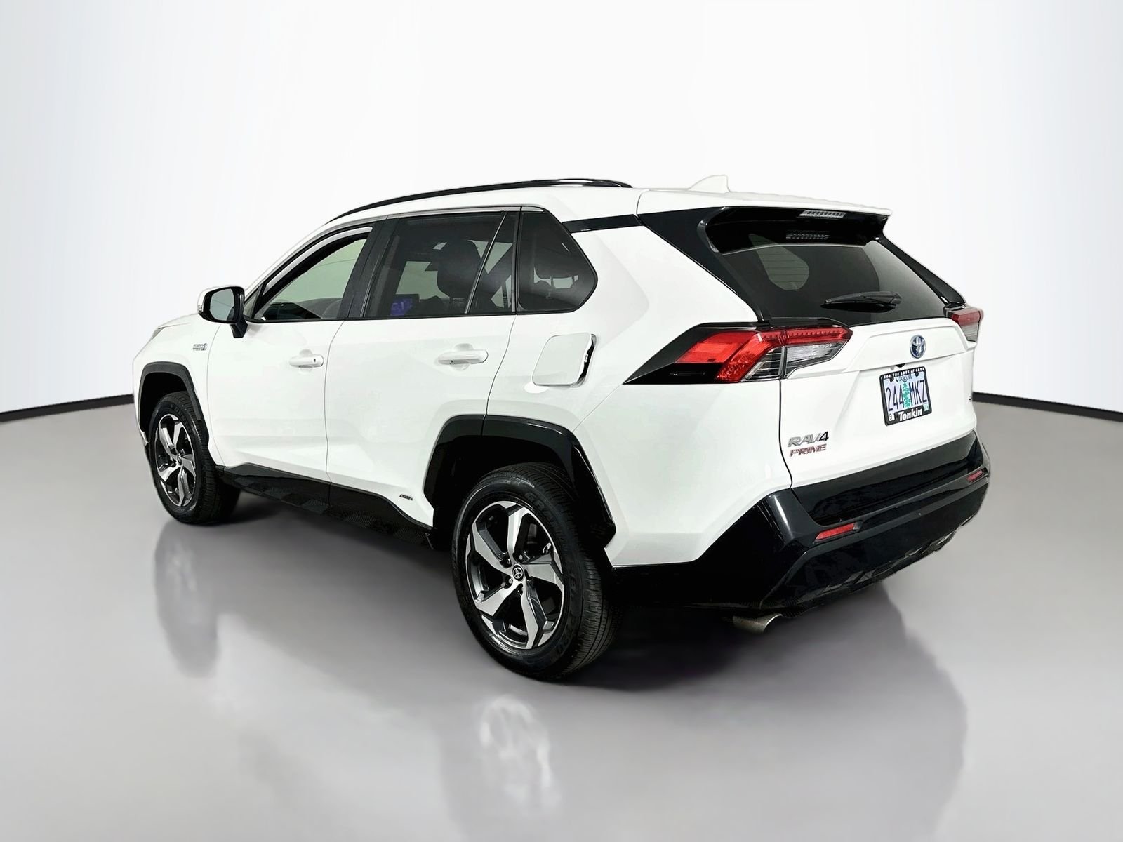 Used 2023 Ice Toyota SE image 4