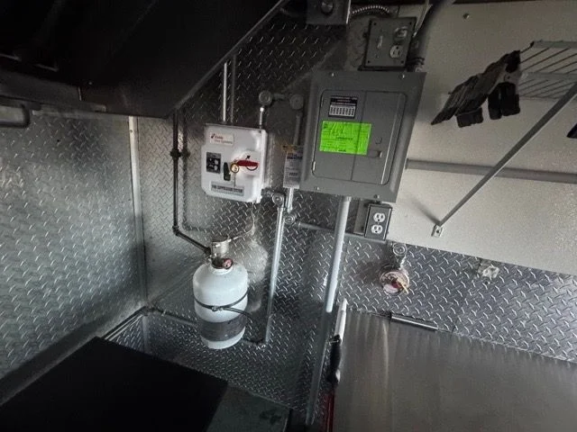 Used 1999 Blue Freightliner Walk-In Van image 13