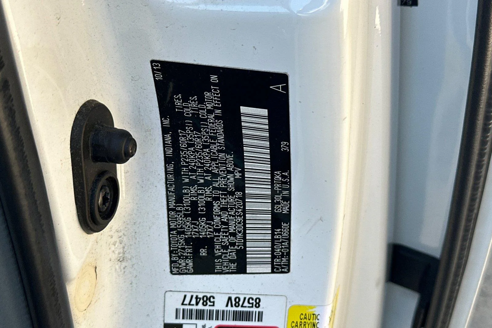 Used 2014 Super White Toyota XLE 8-Passenger image 29