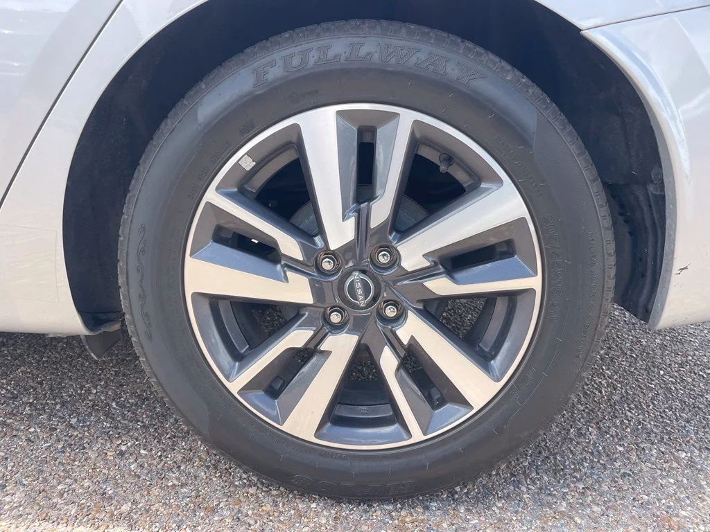 Used 2023 Silver Nissan 1.6 SV image 17
