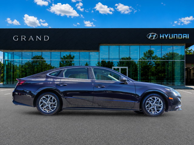 Used 2023 Blue Hyundai SEL image 7