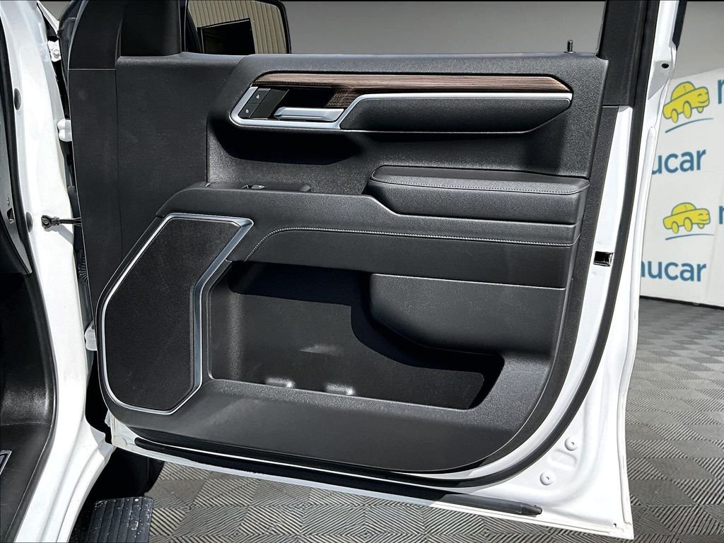 Used 2022 White Chevrolet RST image 12