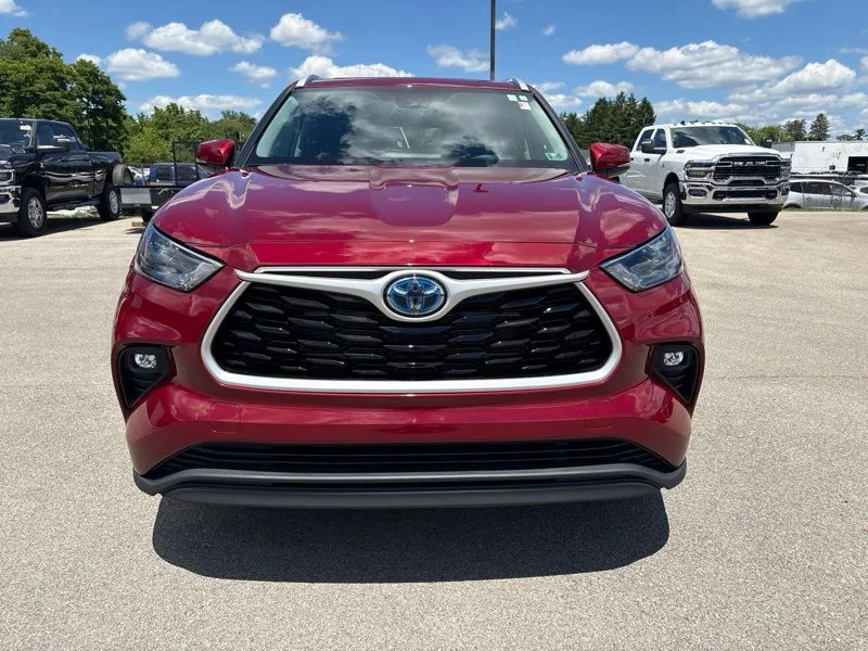 Used 2023 Red Toyota XLE image 8
