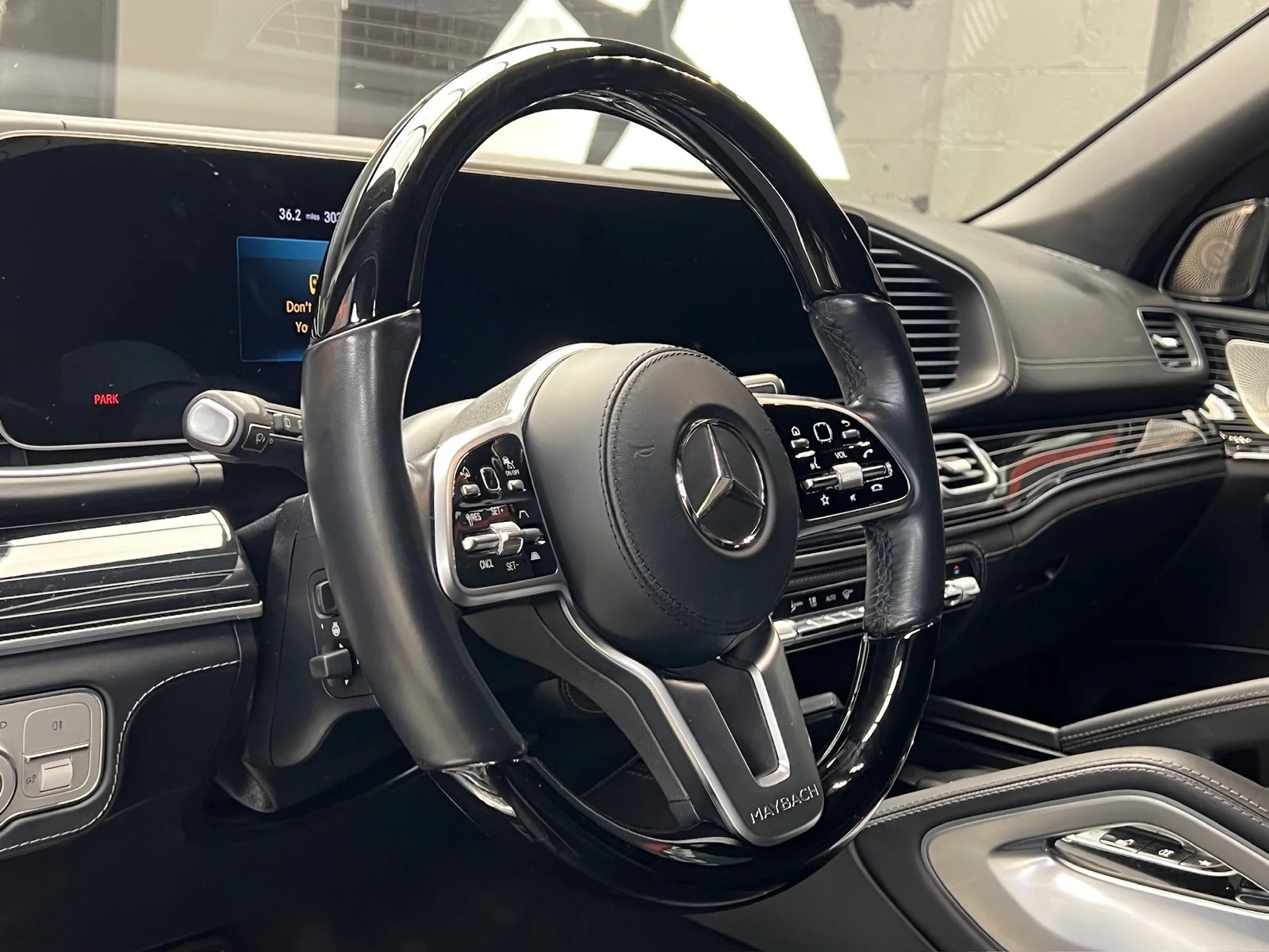 Used 2022 Cirrus Silver Metallic (922) Mercedes-Benz Mercedes-Maybach GLS 600 4MATIC® image 9