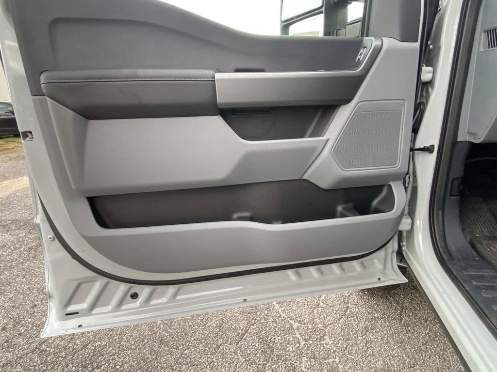 New 2026 Avalanche Ford F-350® XLT image 11