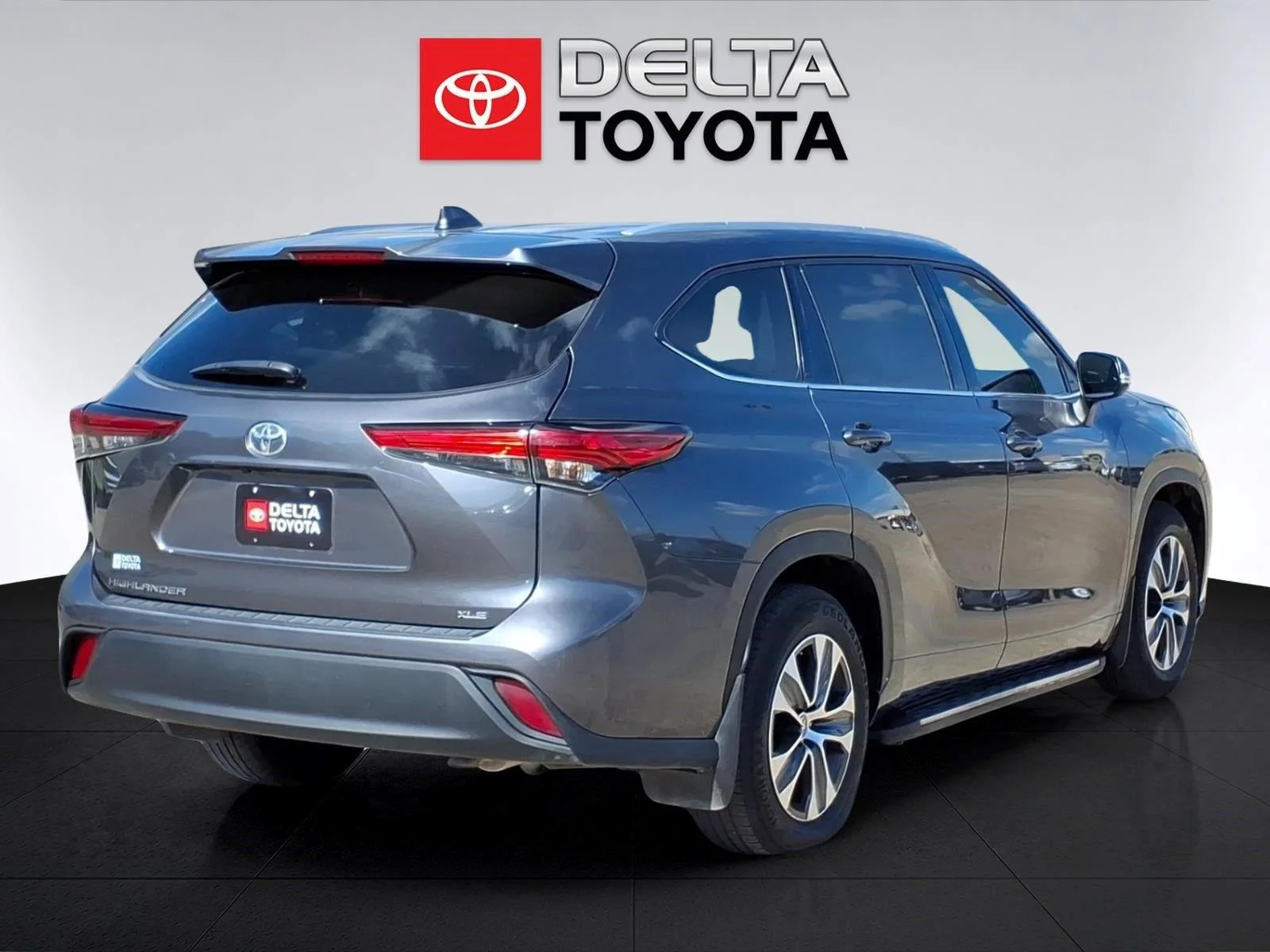 Used 2022 Magnetic Gray Metallic TOYOTA SUV image 5
