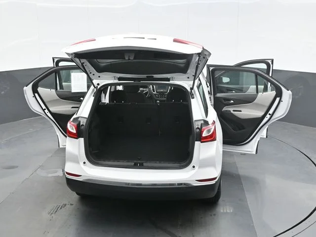 Used 2018 White Chevrolet LS image 27