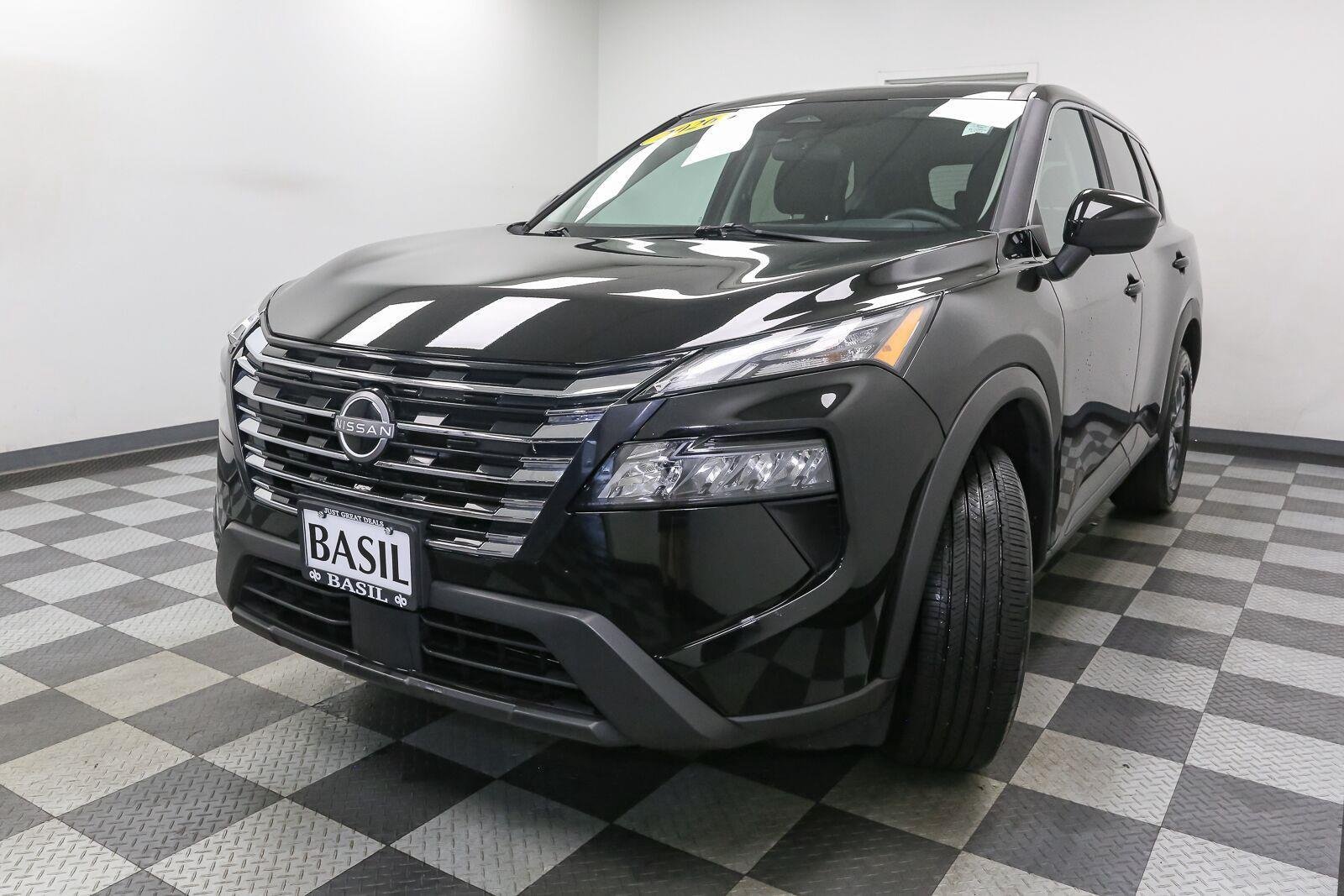 Used 2026 Super Black Nissan SV image 4