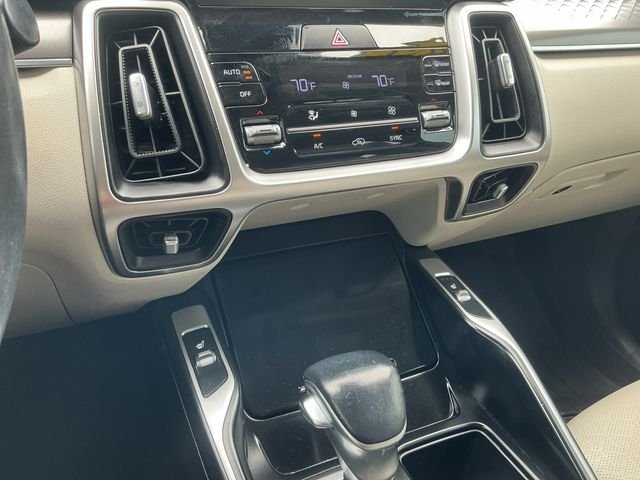 Used 2021 White Kia S image 22