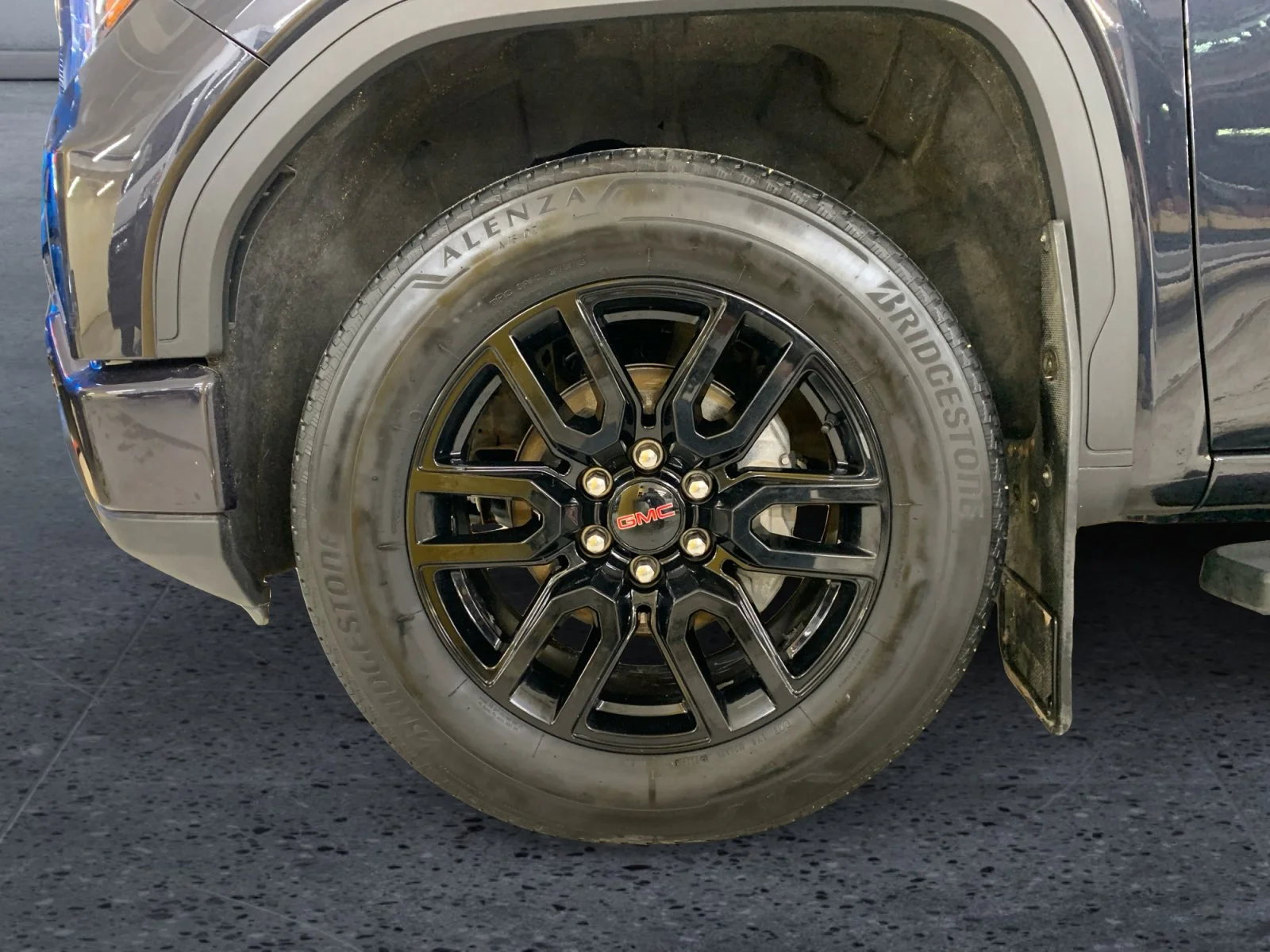 Used 2025 TITANIUM RUSH METALLIC GMC Elevation image 9