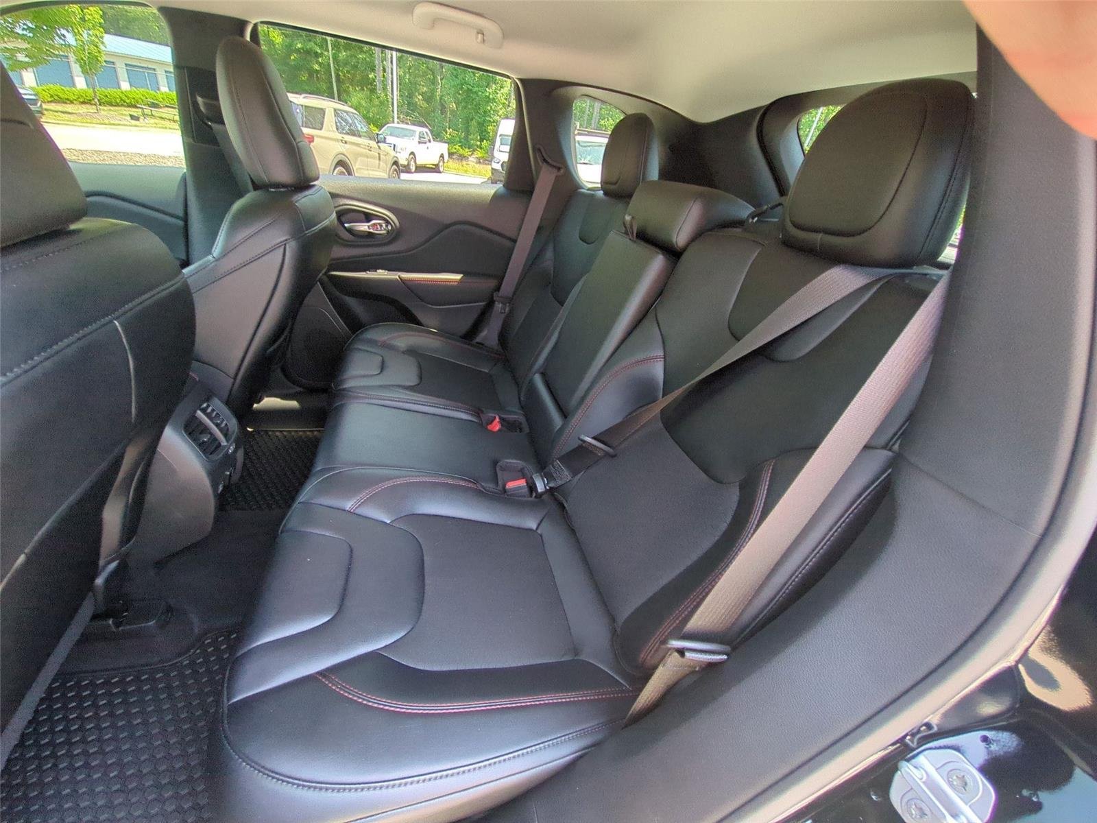 Used 2022 Diamond Black Crystal Pearlcoat Jeep Trailhawk image 31