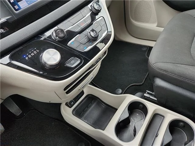 Used 2024 Silver Chrysler LX Passenger image 20