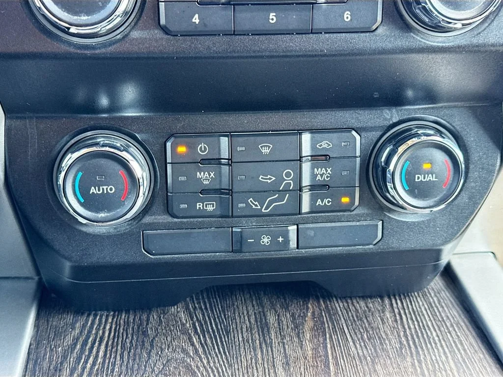 Used 2020 Silver Ford Lariat image 18