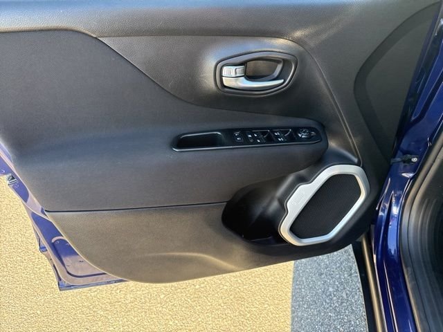 Used 2018 Blue Jeep Latitude image 19