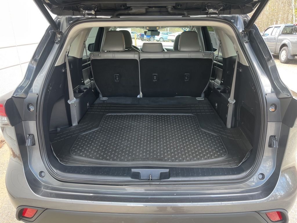 Used 2020 Magnetic Gray Metallic Toyota XLE image 8